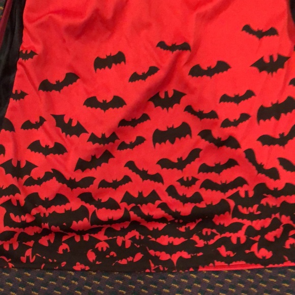 Vampira velveteen and lace black & red Halloween costume - Picture 4 of 16